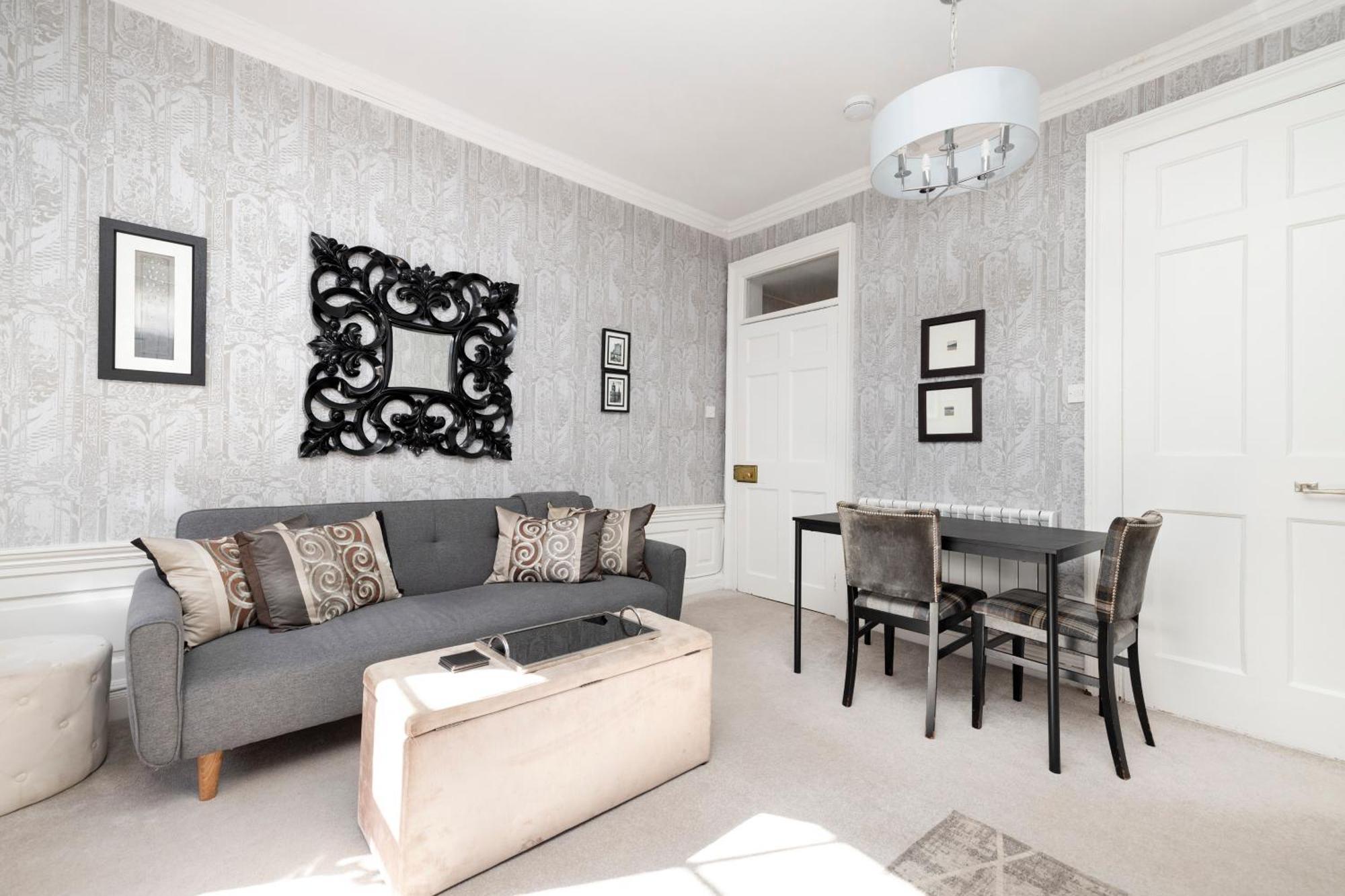 Joivy Exclusive Apartment At The Heart Of New Town Единбург Екстериор снимка